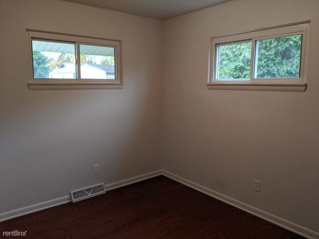 Building Photo - 2 br, 1 bath  - 3339 Northwest Dr