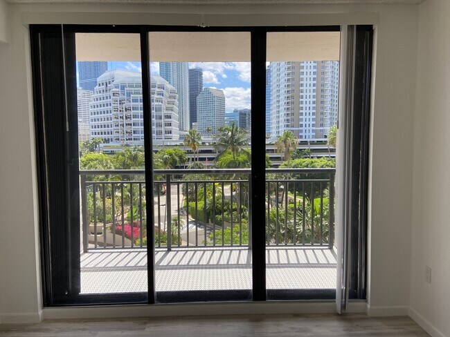 Foto del edificio - 540 Brickell Key Dr
