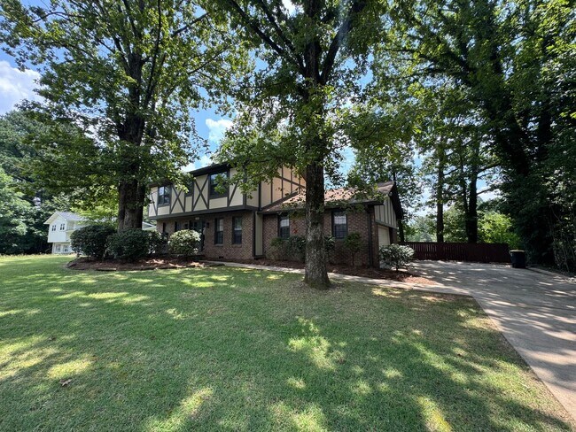 Foto del edificio - Renovated 3/2.5 House in Chieftain Hills- ...