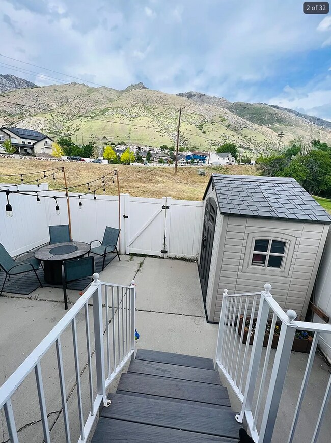 Foto del edificio - Spacious End-Row Townhome