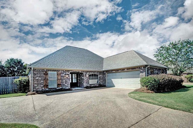 Building Photo - 105 Creekside Dr