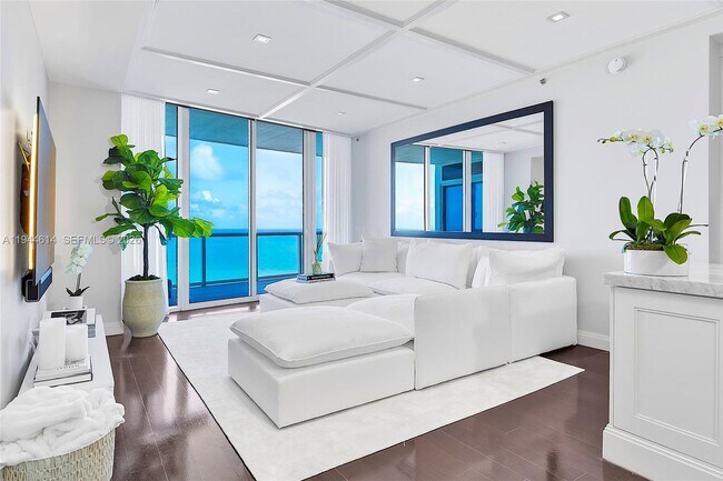 Building Photo - 100 South Pointe Dr