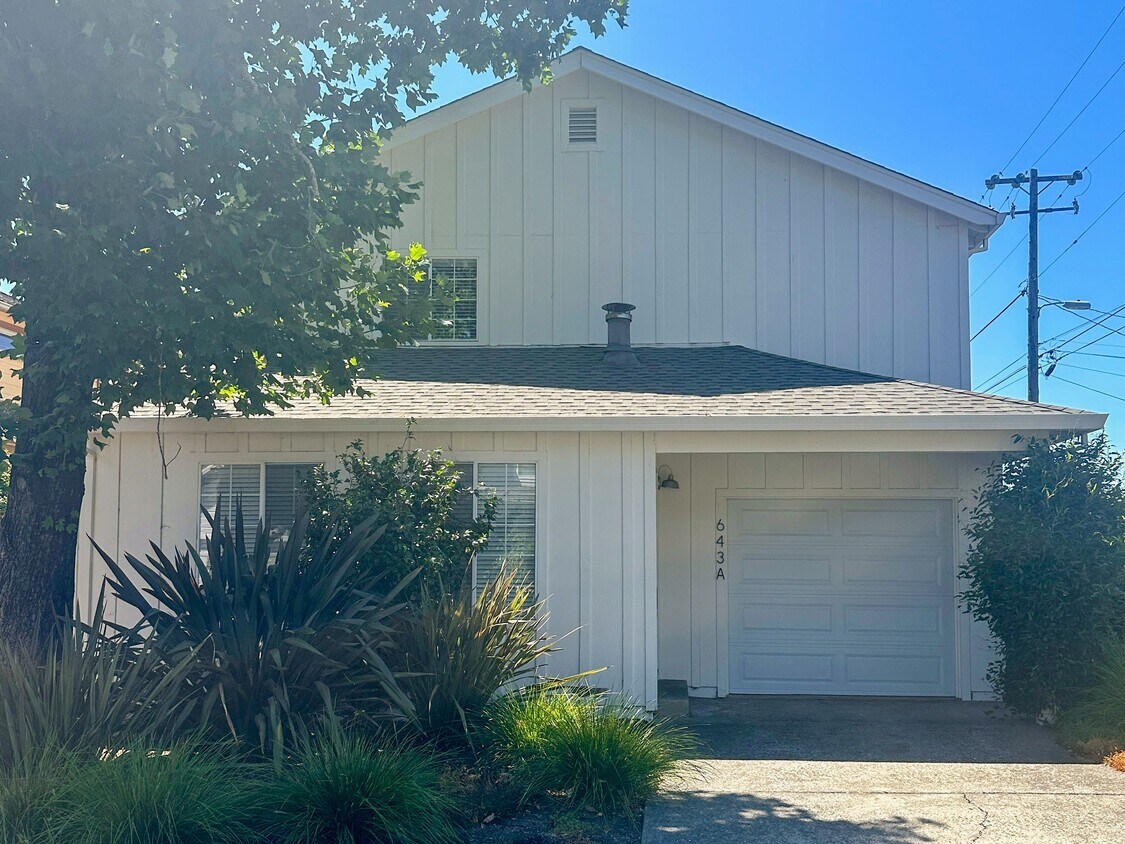Foto principal - 643 Brown St