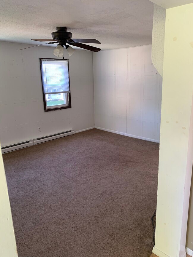 Bedroom - 717 Summit St