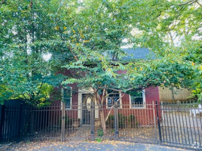 Building Photo - 2329 Park Ave