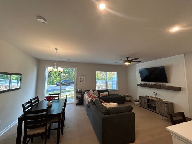 Foto del edificio - 6021 Caprera Way