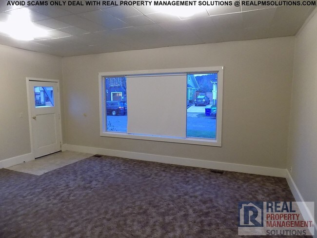 Building Photo - 1701 SE 43rd Ave