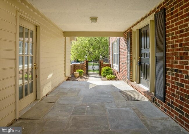 Building Photo - 3909 Bentwood Ct
