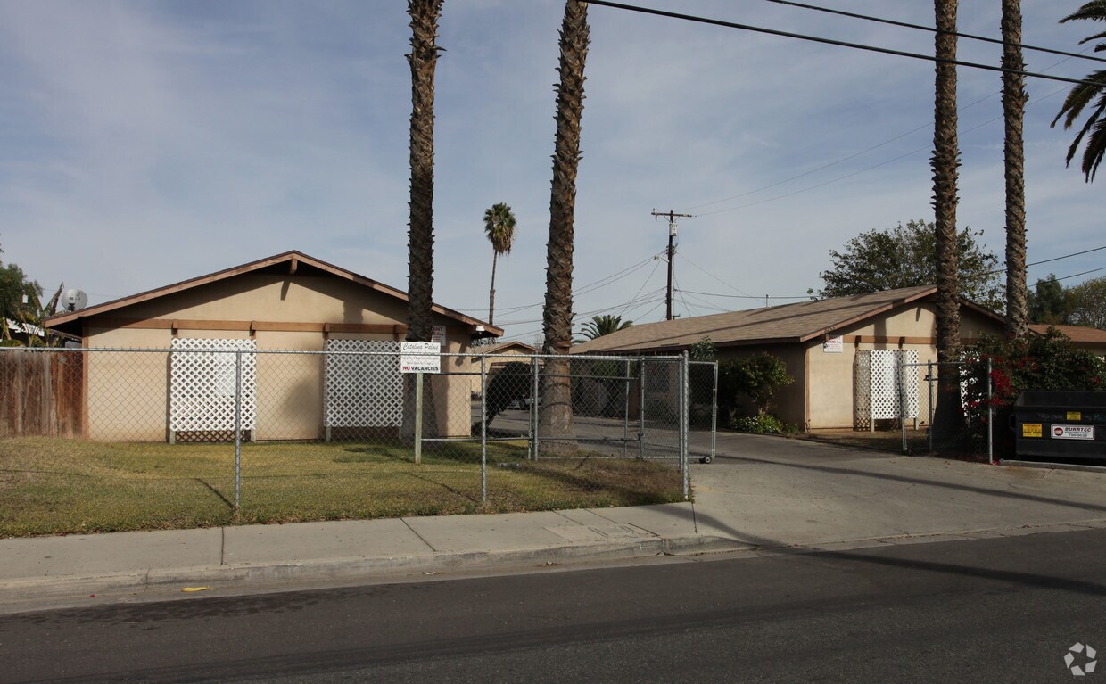 Primary Photo - 8453-8473 Philbin Ave