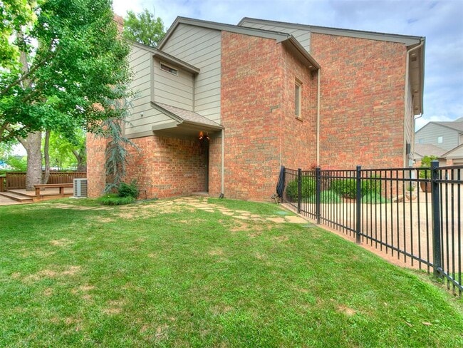 Building Photo - 1201 Glenbrook Dr
