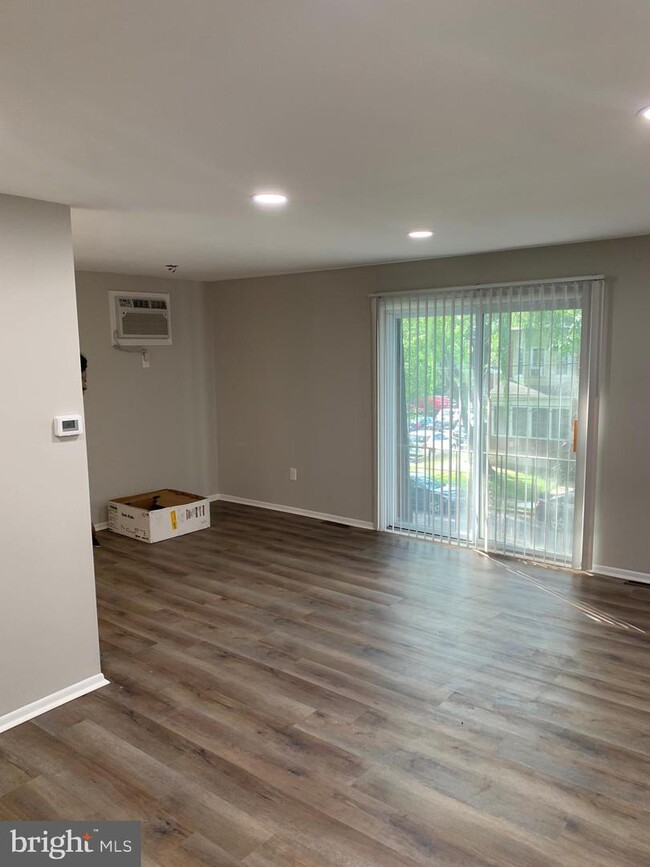 Building Photo - 20 Kern St
