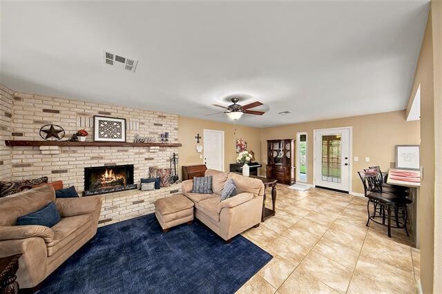 Building Photo - UPDATED Single Story 4BR/3BA, Horse Ranch ...