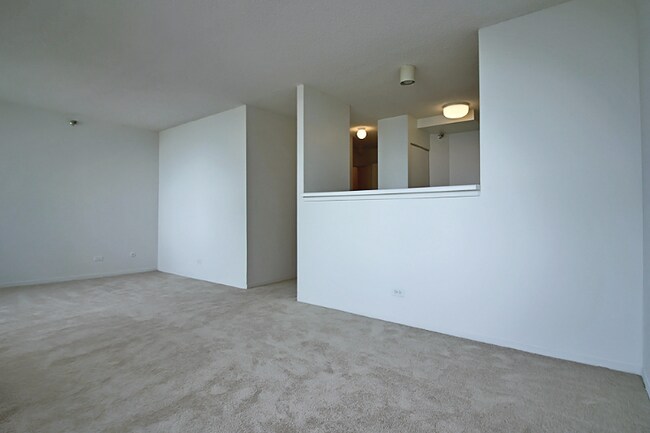 Building Photo - 487 E Ohio St