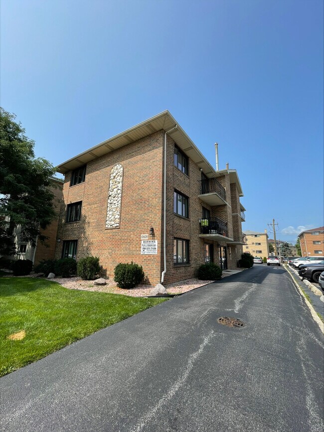 Building Photo - 10628 Parkside Ave