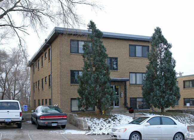 Building Photo - 950 47th Ave NE