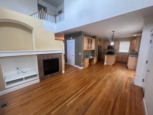Foto del edificio - 5 bedroom home available in Lafayette