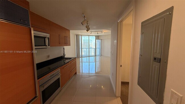 Foto del edificio - 475 Brickell Ave