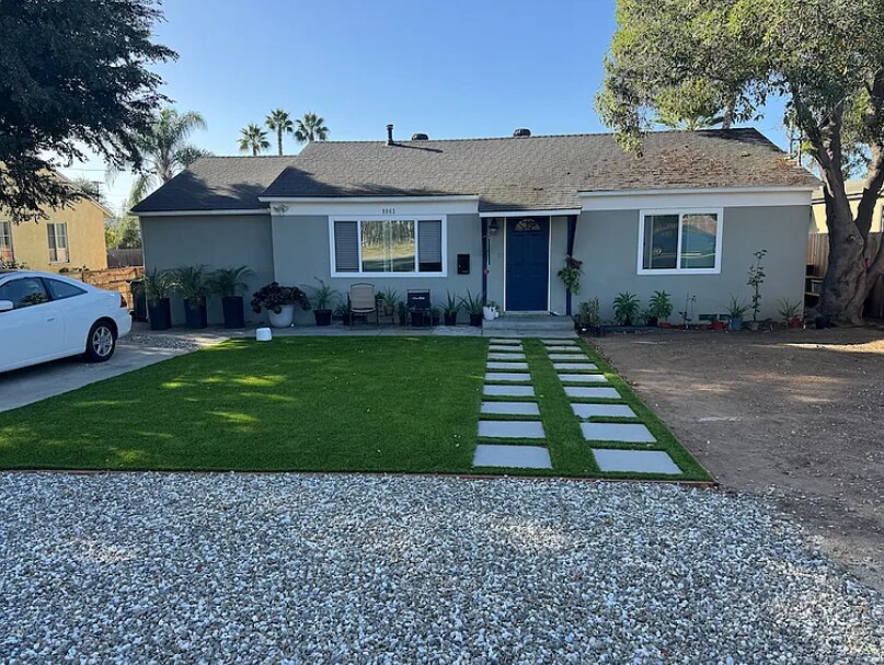 Frente de la casa - 8043 Roy St