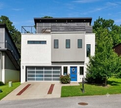 Building Photo - 1546 N Desoto Pl