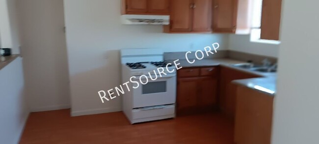 Foto del edificio - 2 Bedroom Duplex For Rent in Barstow