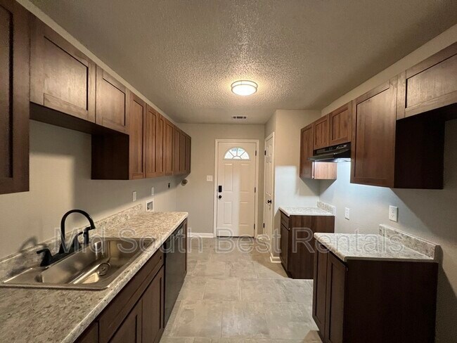 Building Photo - 56 W Rollins Rd