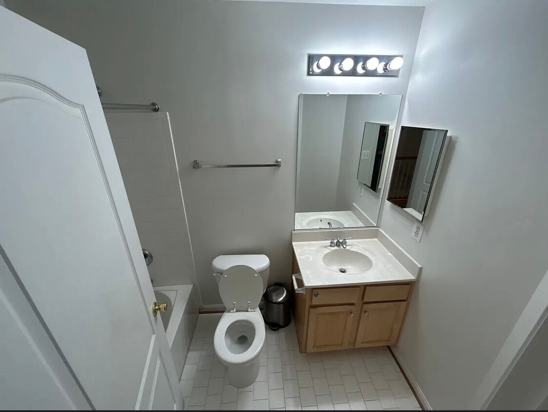Building Photo - 7020 Pyle Ct