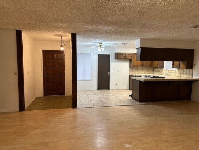Foto del edificio - 3 Bedroom Single Family Home in Visalia
