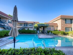 Building Photo - 845 Augusta Dr