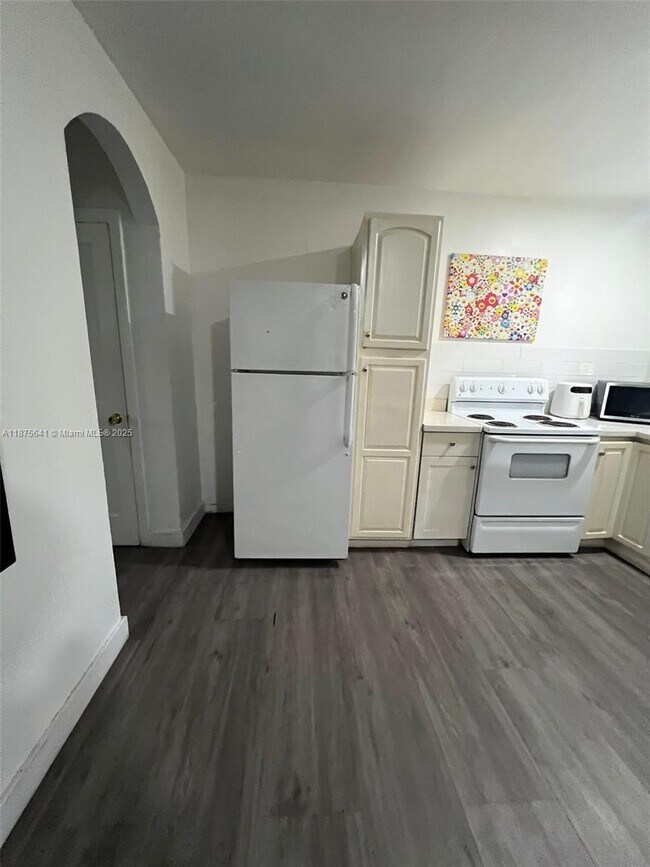 Foto del edificio - 635 SW 16th Ave