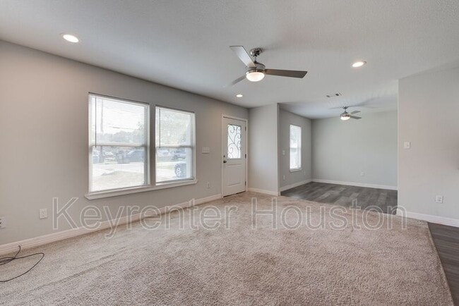 Foto del edificio - 7601 Springdale St
