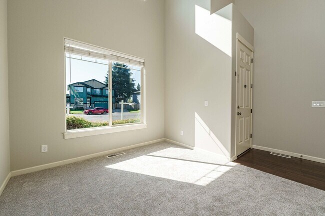 Foto del edificio - Cul-de-Sac Living at Its Best – Updated 3BR with Garage & A/C!