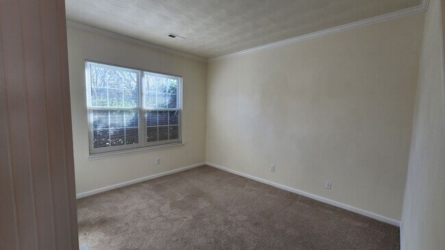 Building Photo - Sawyer Lakes