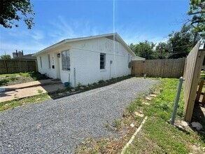 Building Photo - 411 Guyer St