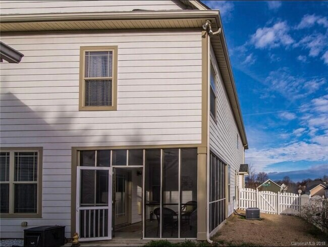 Foto del edificio - 14119 Magnolia Bend Dr