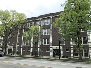 Building Photo - 209 Chicago Ave