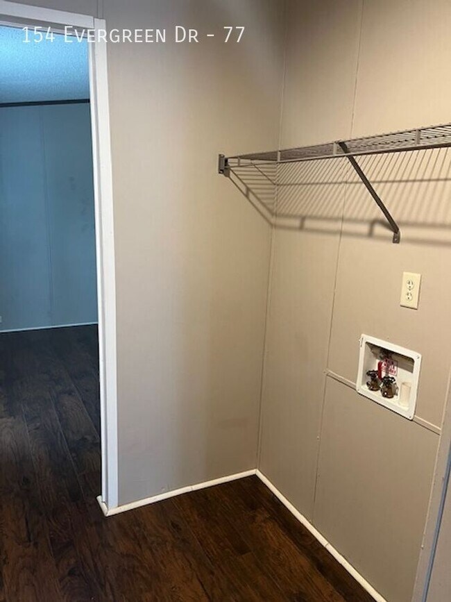 Foto del edificio - 154 Evergreen Dr