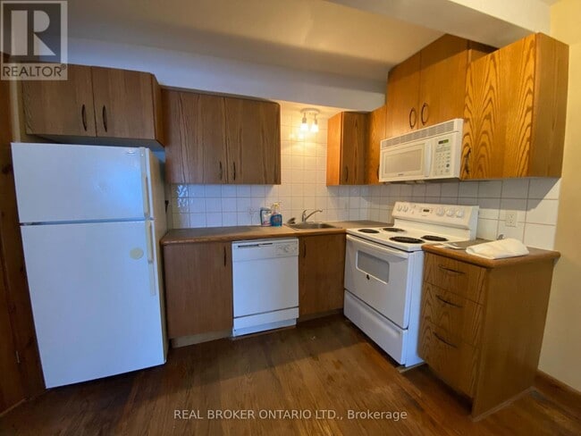 Building Photo - 18 First Ave