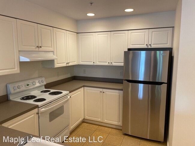 Building Photo - 1 br, 1 bath House - 9222 Roosevelt Way NE...