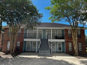 Building Photo - 107 Country Ln