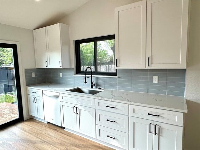 Building Photo - 16314 Kicking Bird Dr