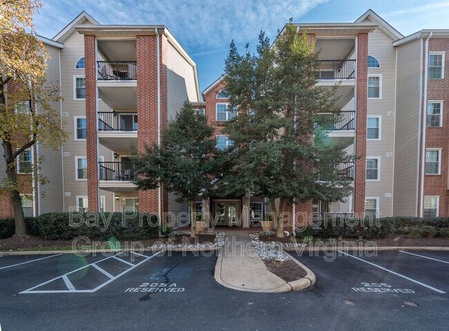 Foto del edificio - 3311 Wyndham Cir
