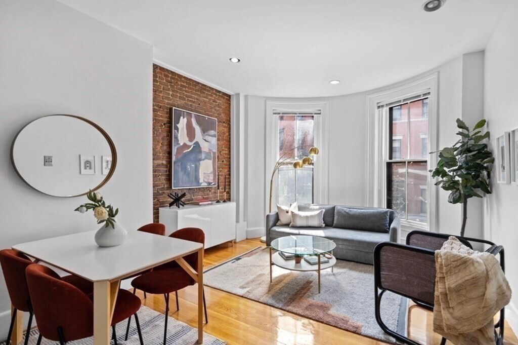Primary Photo - 137 Pembroke St