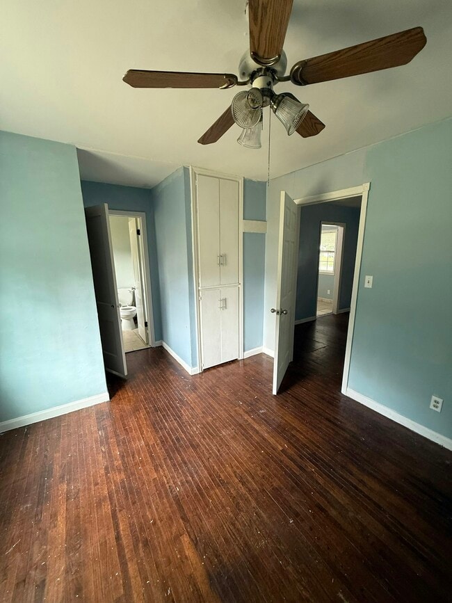 Building Photo - 809 S Terrace Dr
