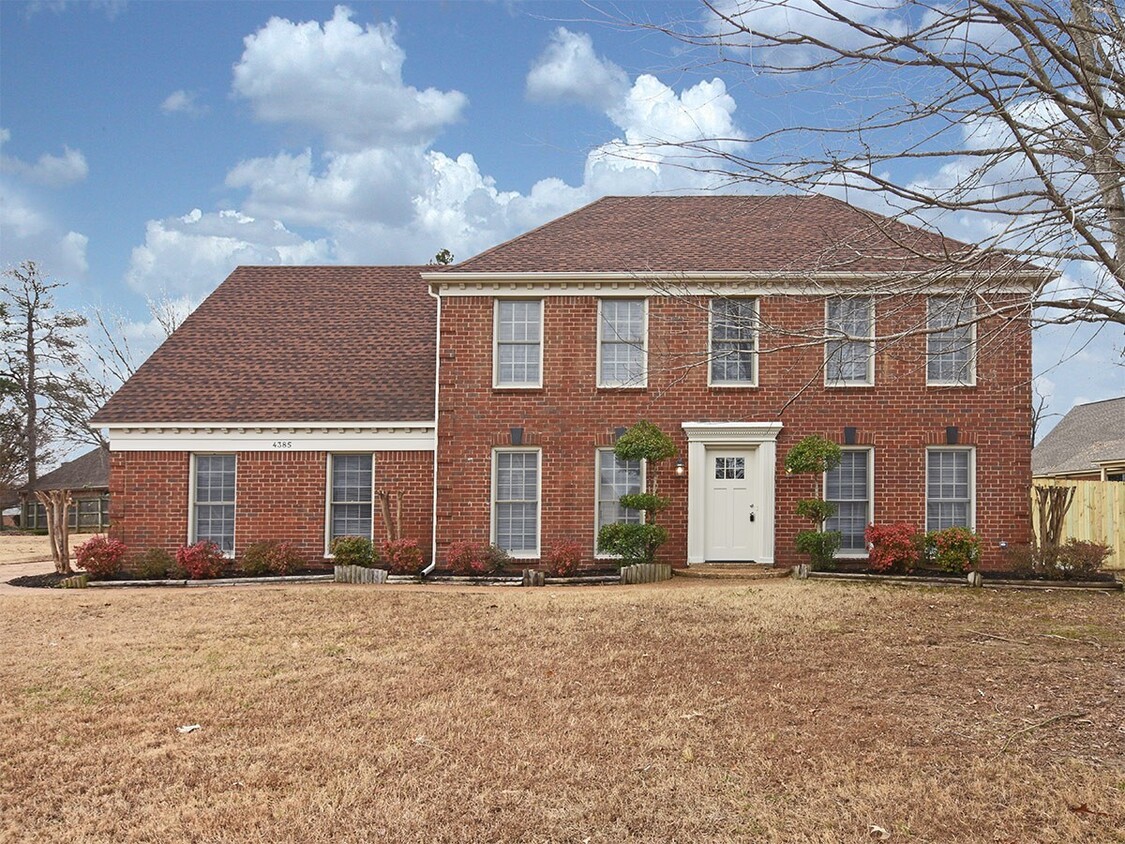 Foto principal - 4 Bed with bonus, 2.5 Bath near E Shelby D...