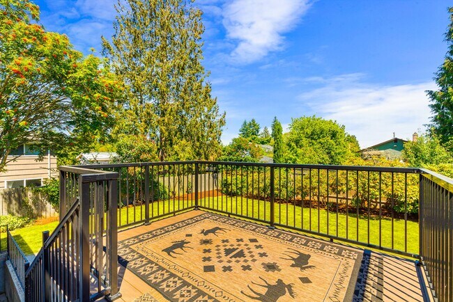 Foto del edificio - Crown Hill 3 Bedroom Daylight Basement Home