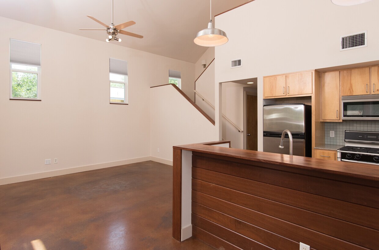 2214 Iva Ln, Austin, TX 78704 Townhome Rentals in Austin TX