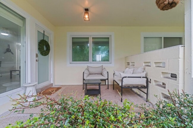 Foto del edificio - 1007 NE 9th Ct