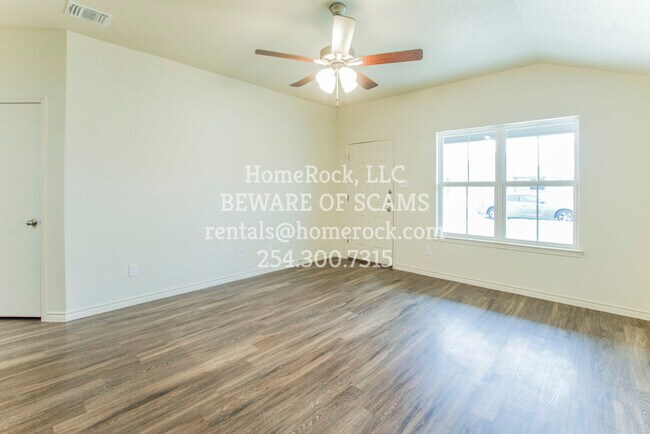 Building Photo - 3106 Stonewall Drive Unit A