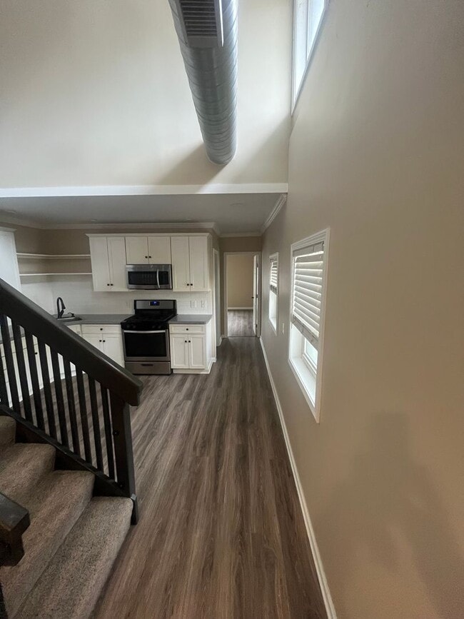 Building Photo - 1006 Lake Ave