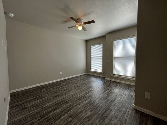 Foto del edificio - Great 3/2/1 Duplex in Frenship ISD
